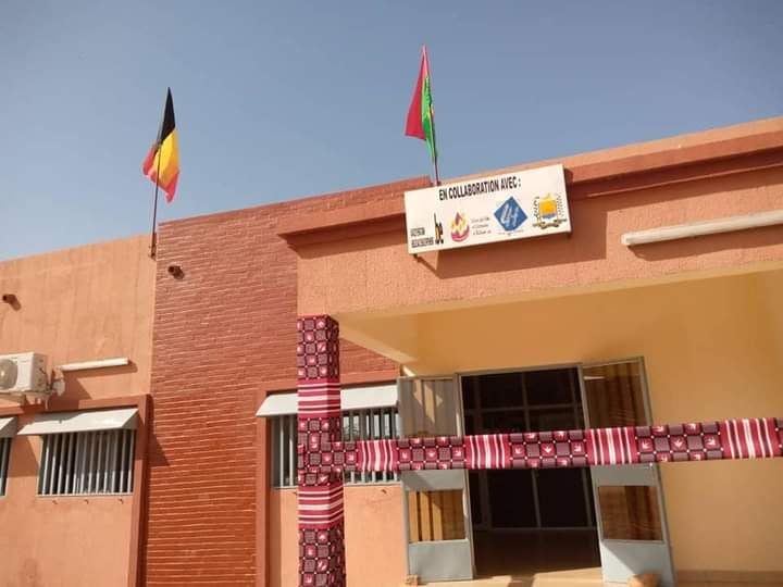 Arrond 2 Ouagadougou - Inauguration nouveau centre EC - 29 12 2020 - Entrée bâtiment avant coupure ruban